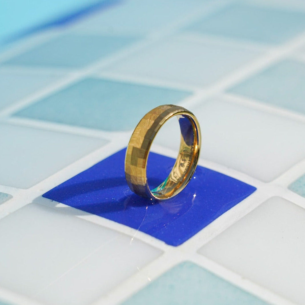 Siempre Cushion band - Gold-toned ring