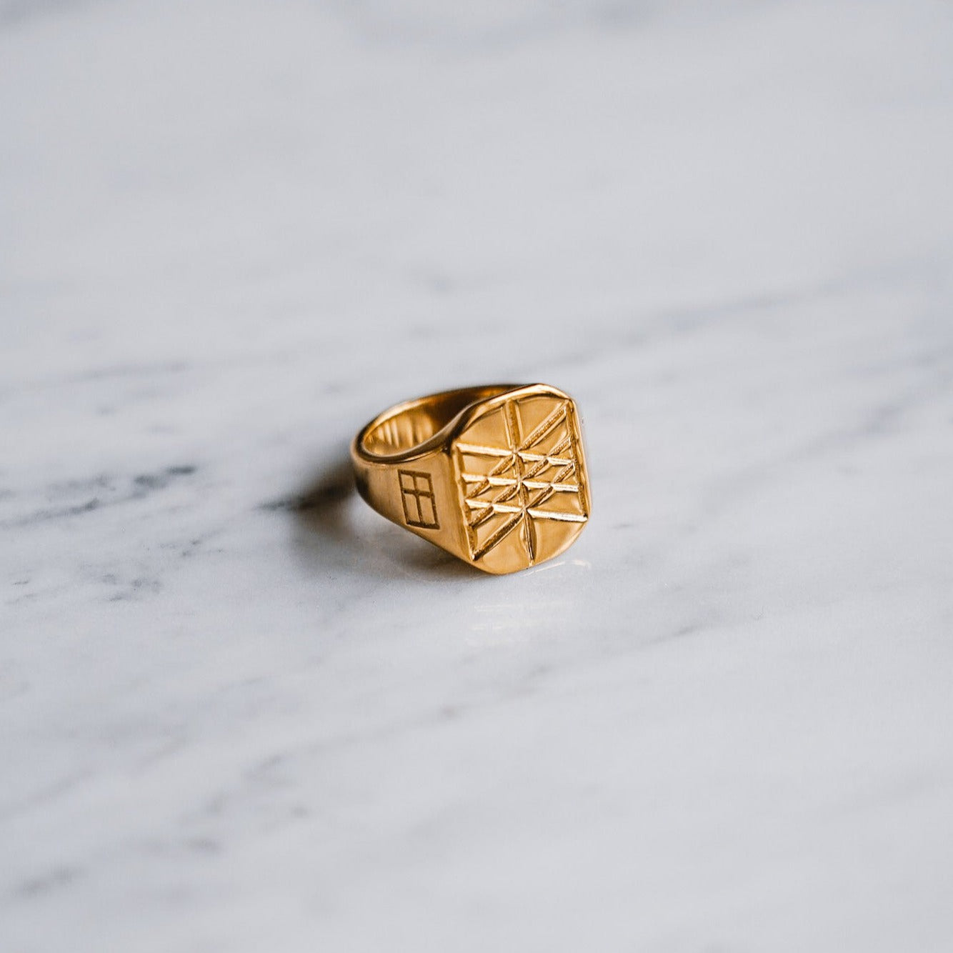 Web of Wyrd Signature ring - Gold-toned