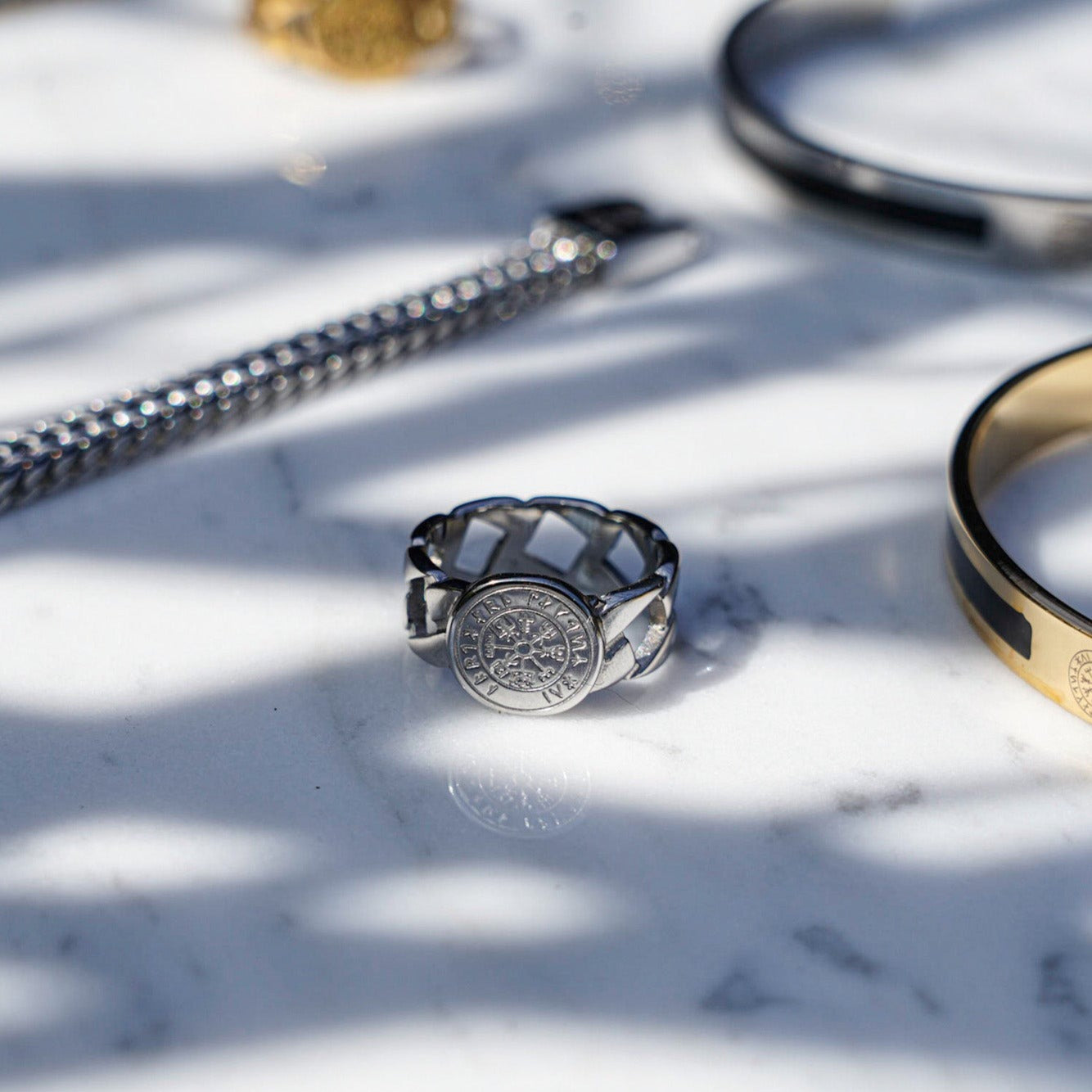 Vegvisir Chain Signature - Silver-toned ring