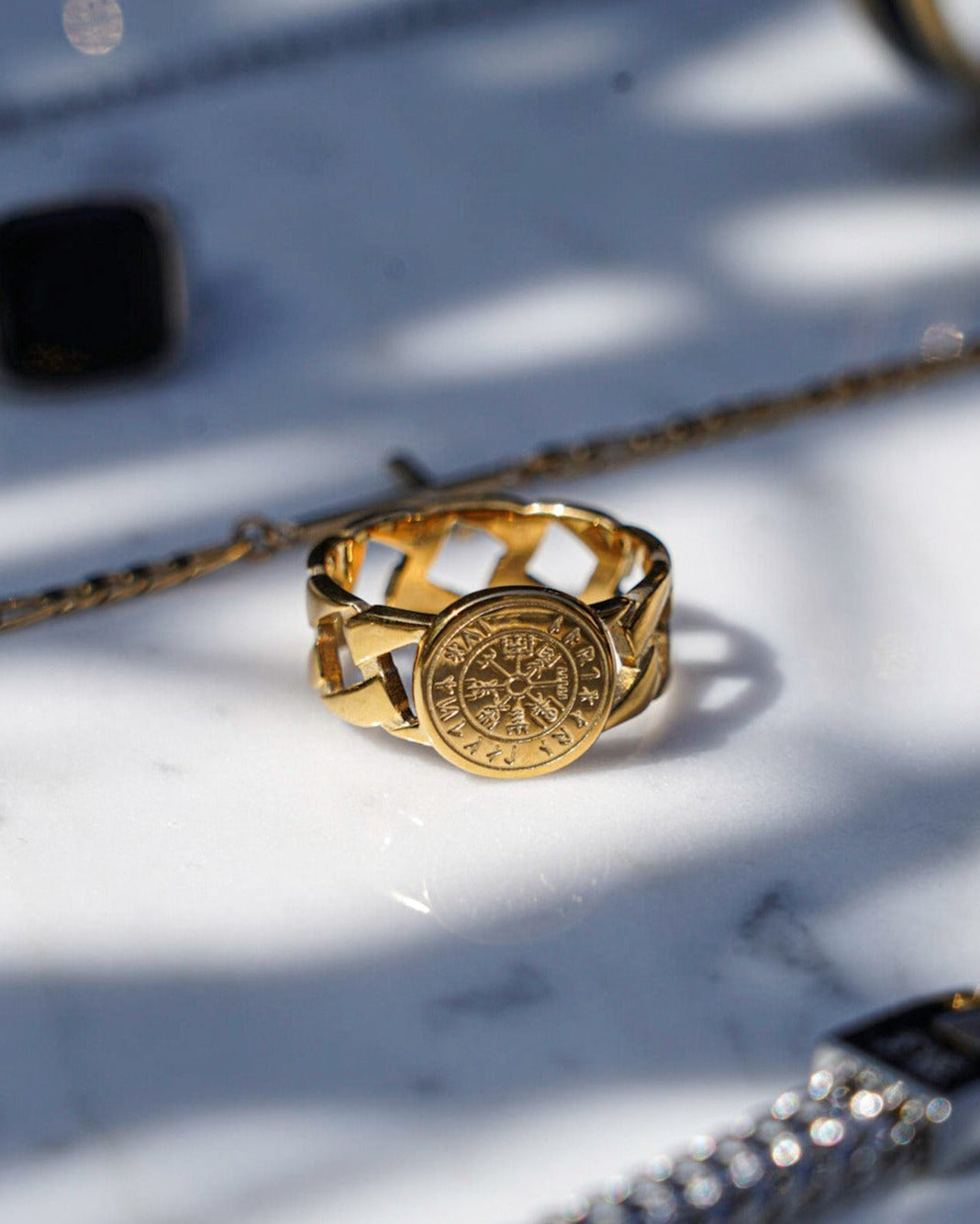 Vegvisir Chain Signature - Gold-toned ring