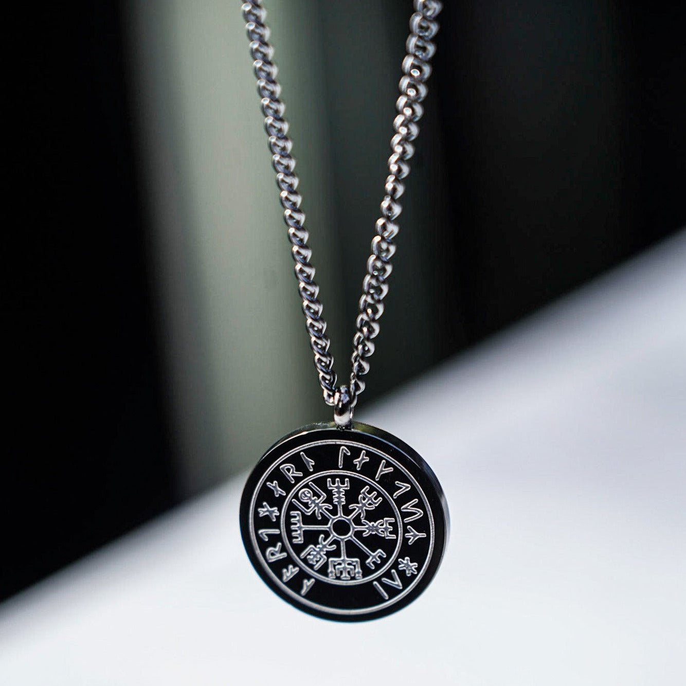 Vegvisir pendant - Black