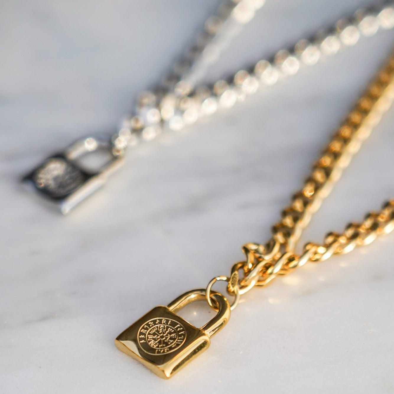 NL Vegvisir locker pendant - Gold-toned