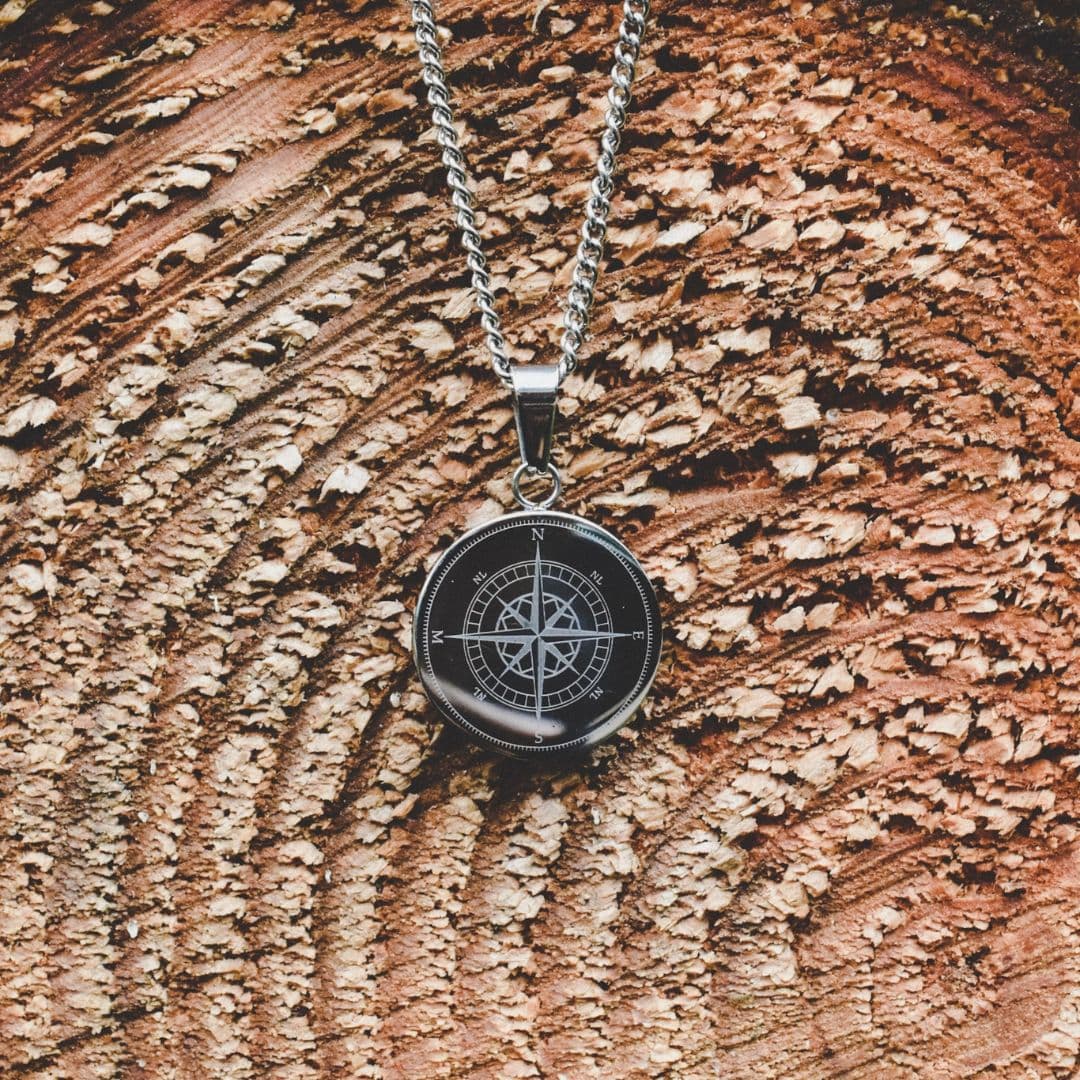NL Compass pendant - Black