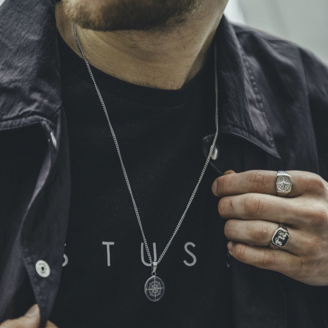 NL Compass pendant - Silver-toned