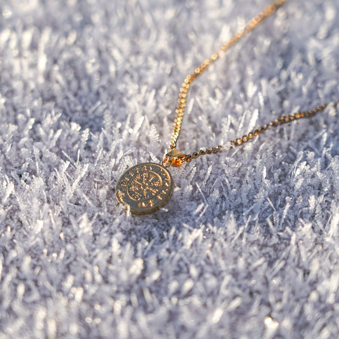 NL Minimal Vegvisir pendant - Gold-toned