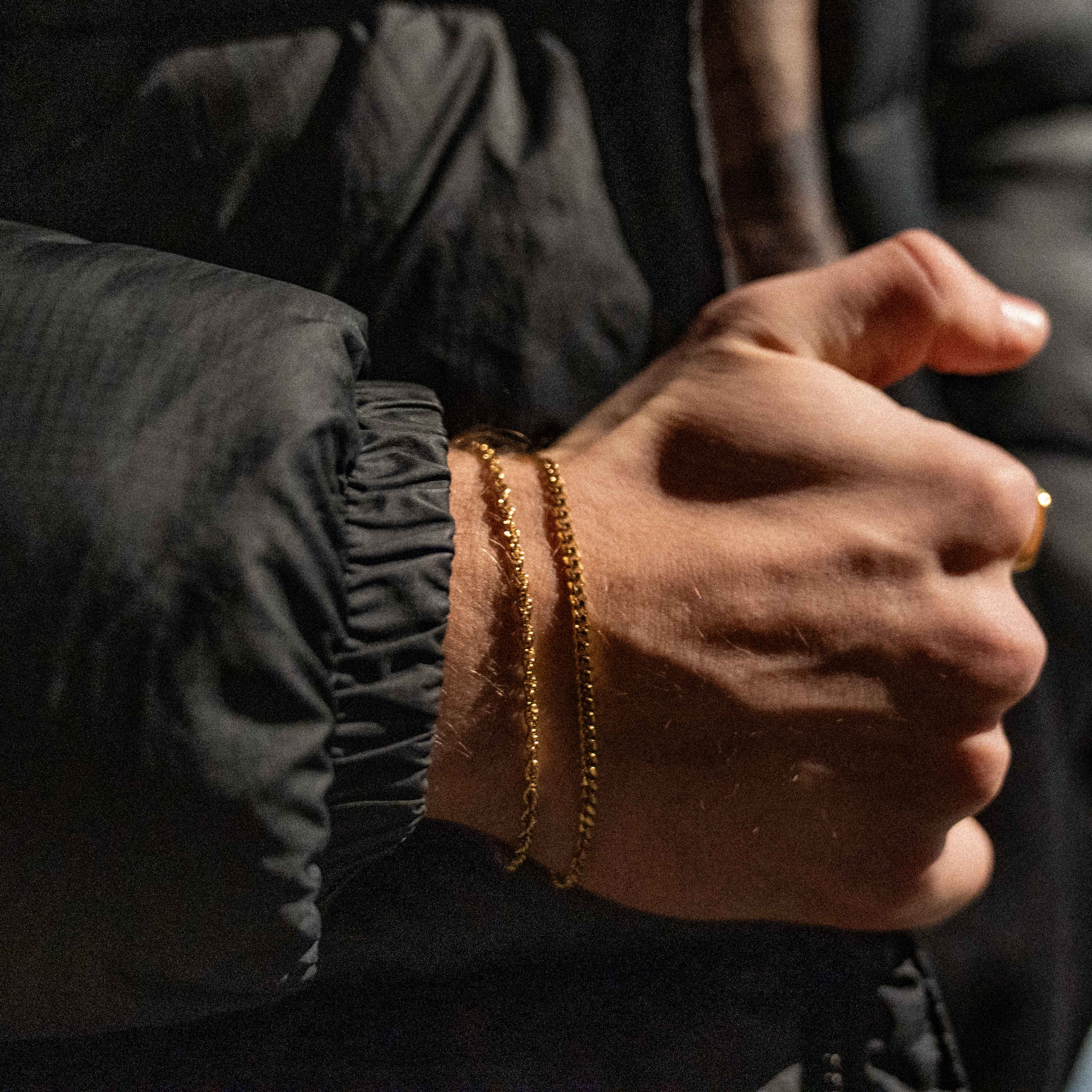 Minimal Sequence bracelet - Gold-toned