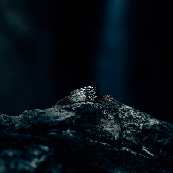 HAMMERED SIGNATURE RING (SILVER)