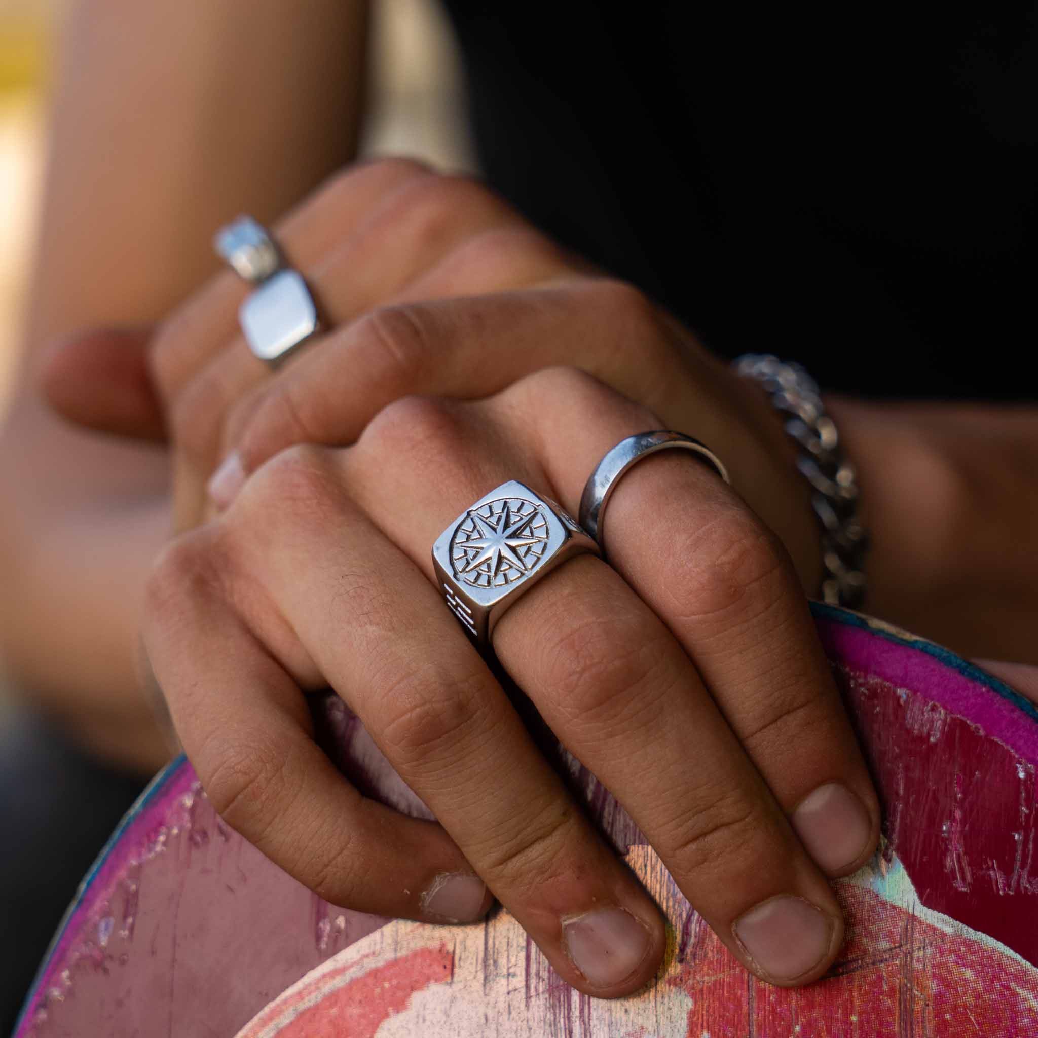 COMPASS OVERSIZE SIGNATURE RING (SILVER)