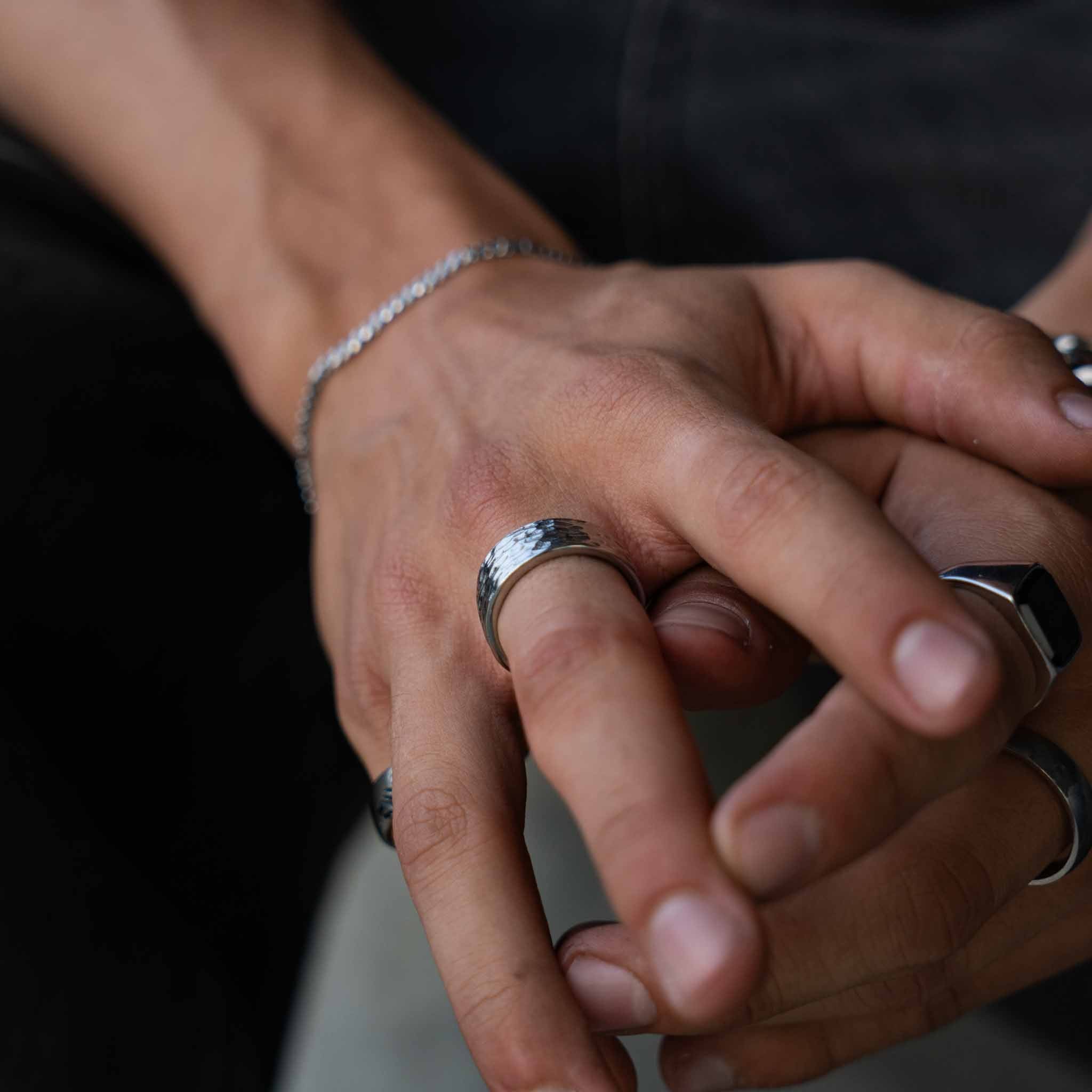 HAMMERED SIGNATURE RING (SILVER)