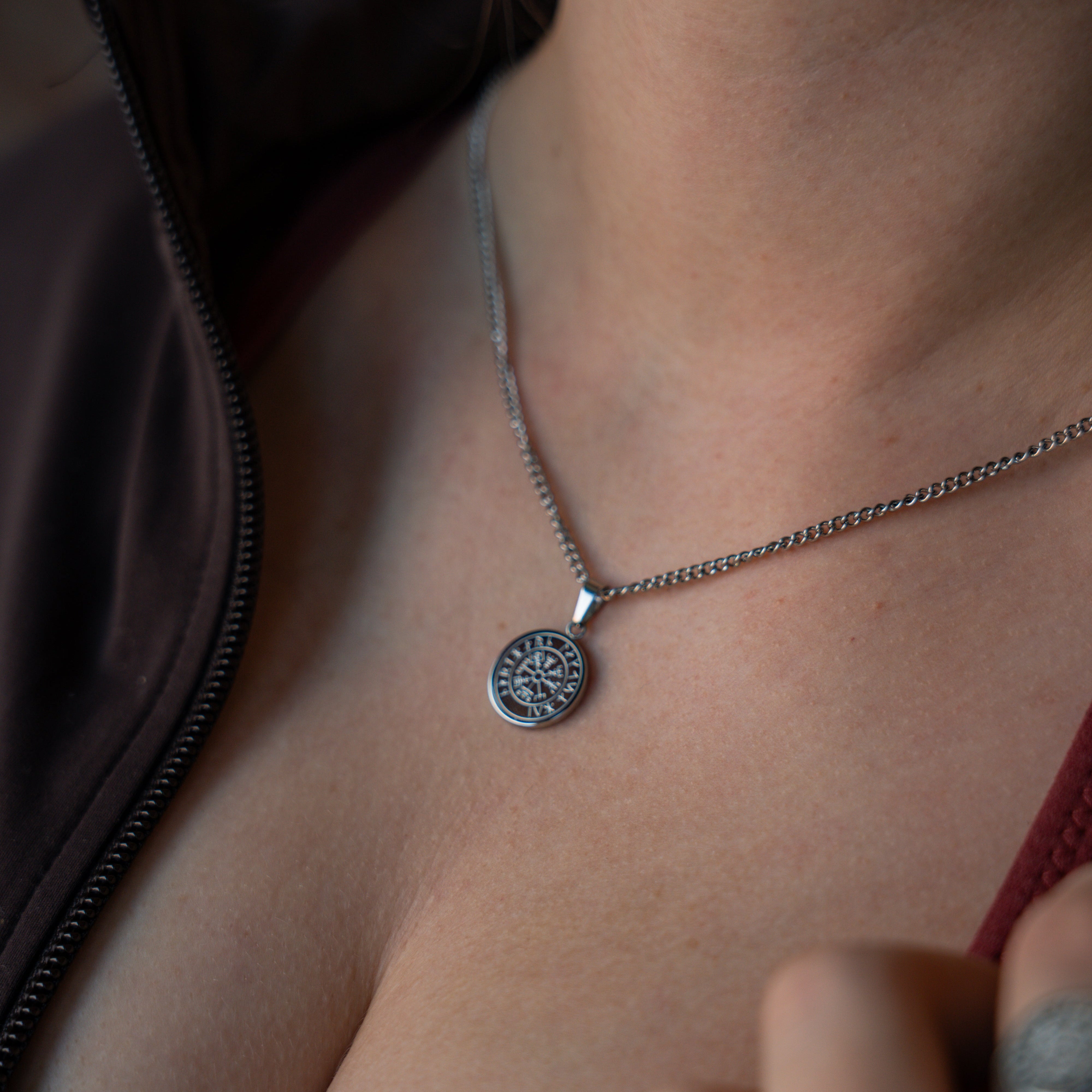 NL Minimal Vegvisir pendant - Silver-toned