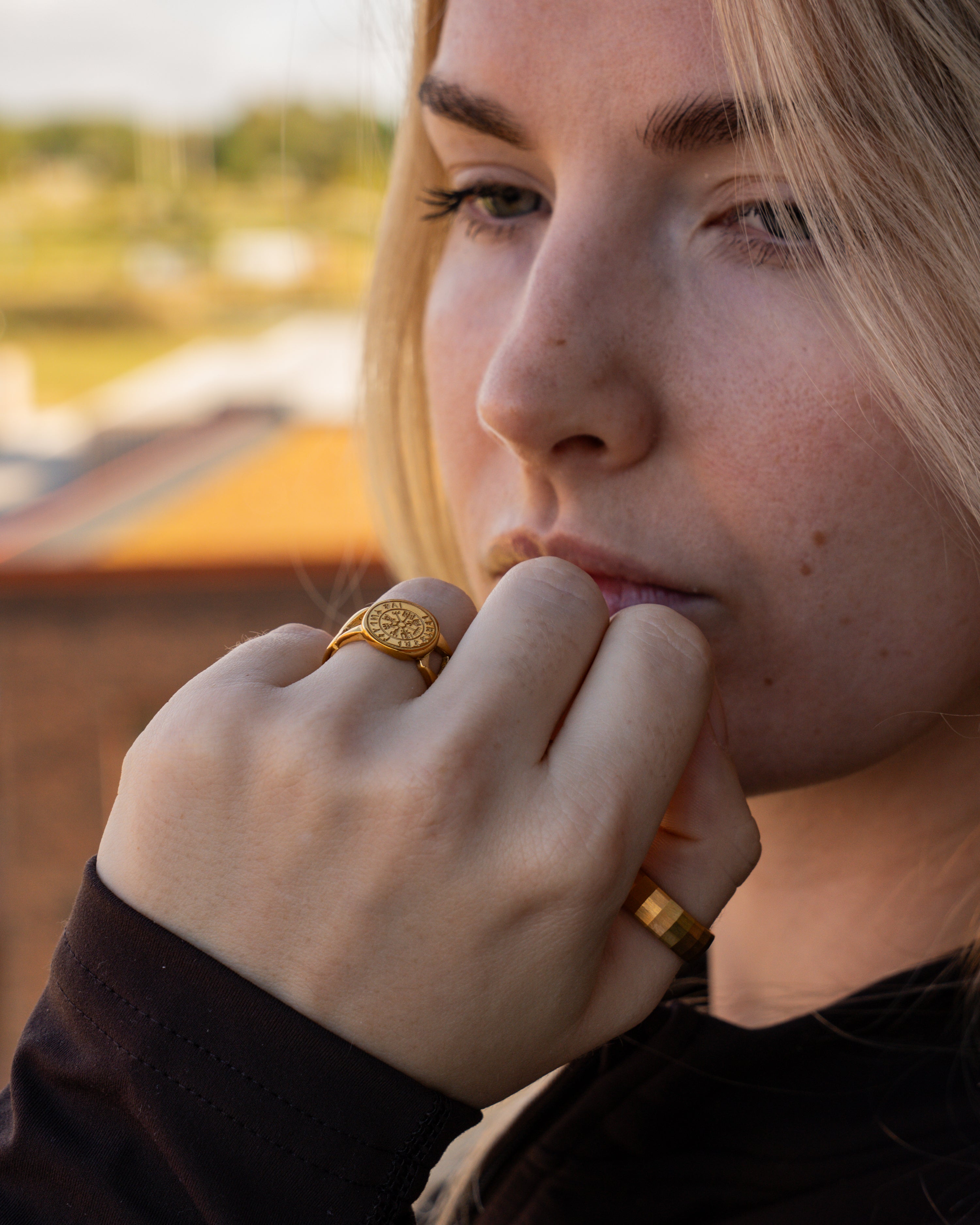 Vegvisir Chain Signature - Gold-toned ring