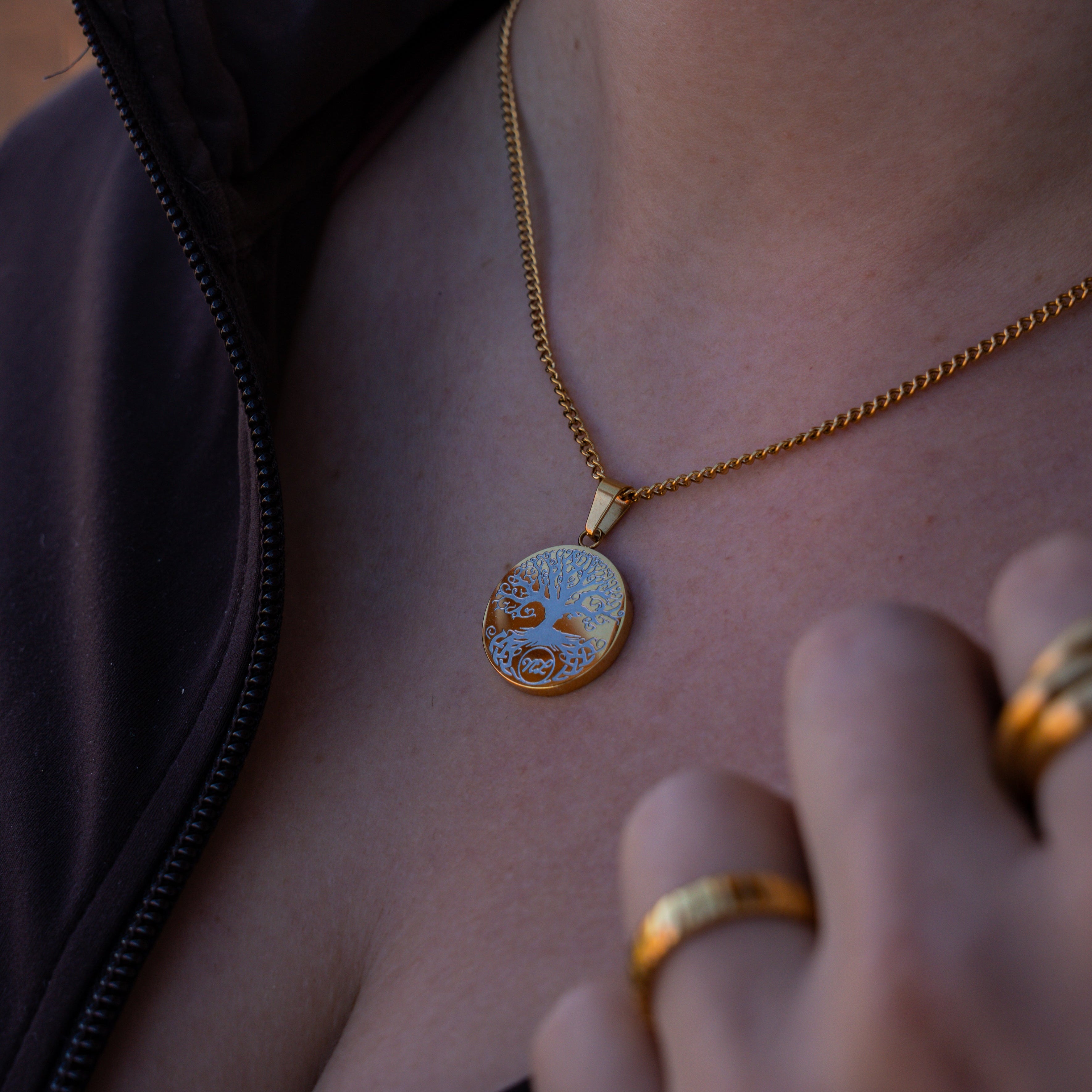 NL Yggdrasil pendant - Gold-toned