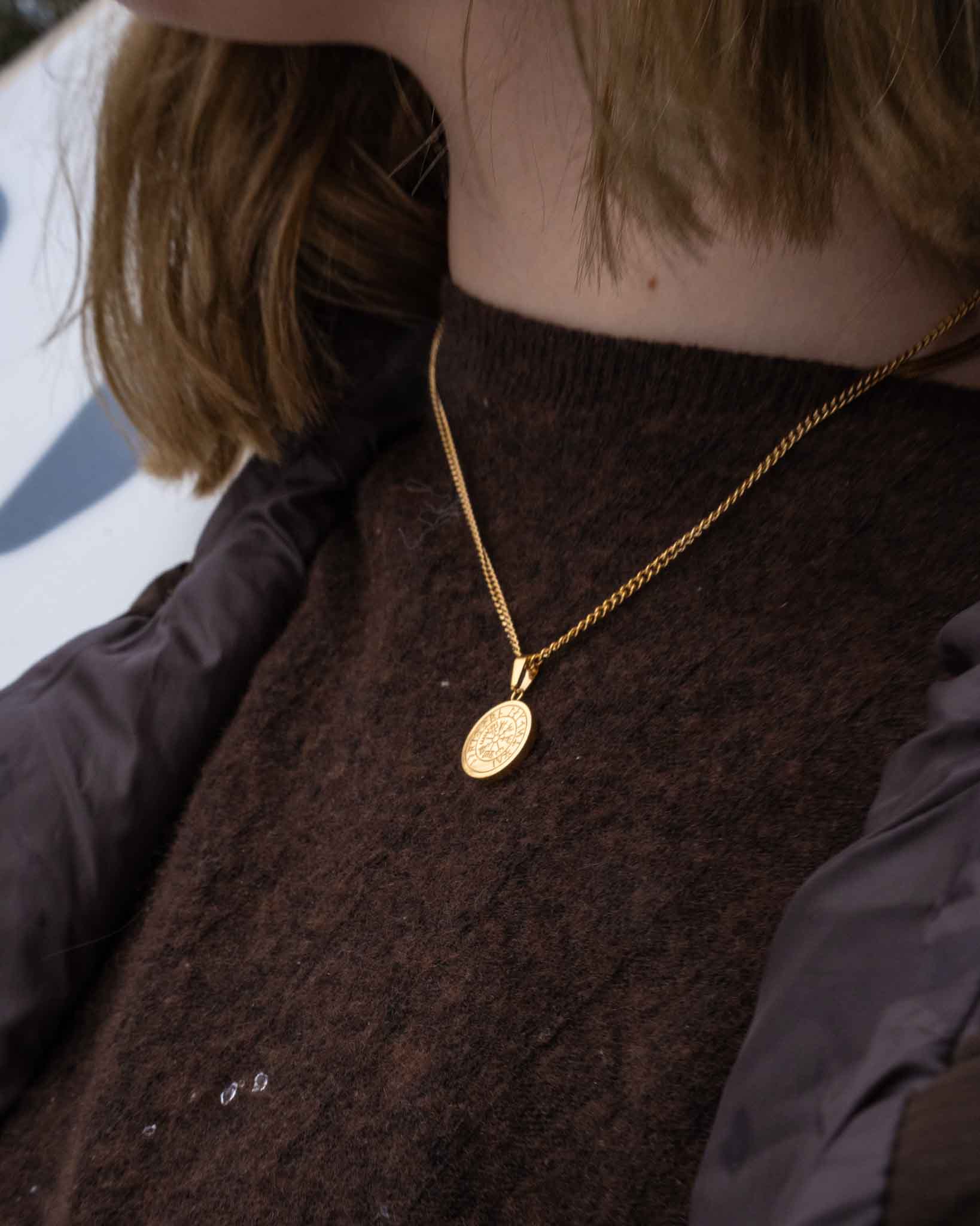 NL Minimal Vegvisir pendant - Gold-toned