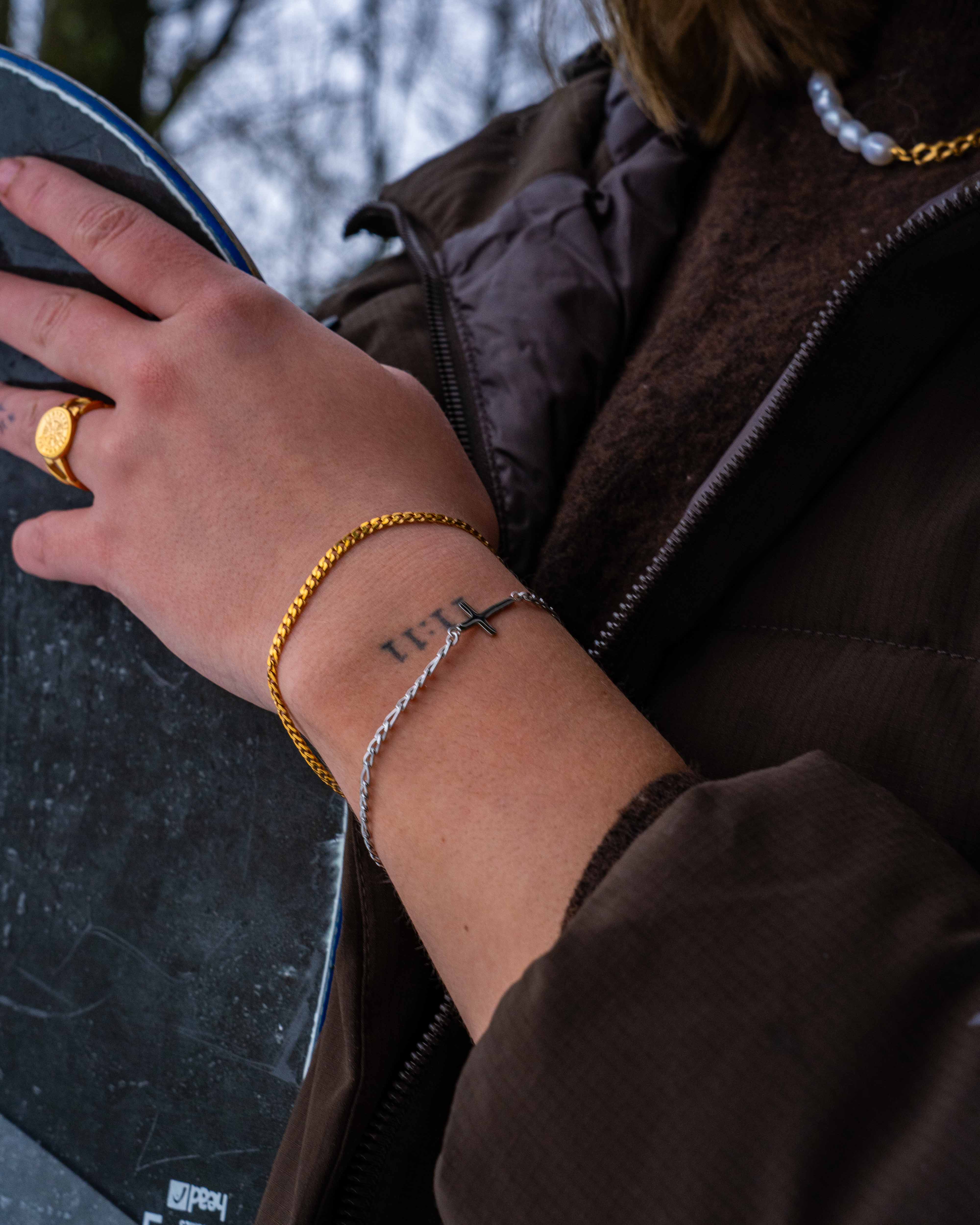 Antique Cross bracelet - Silver-toned