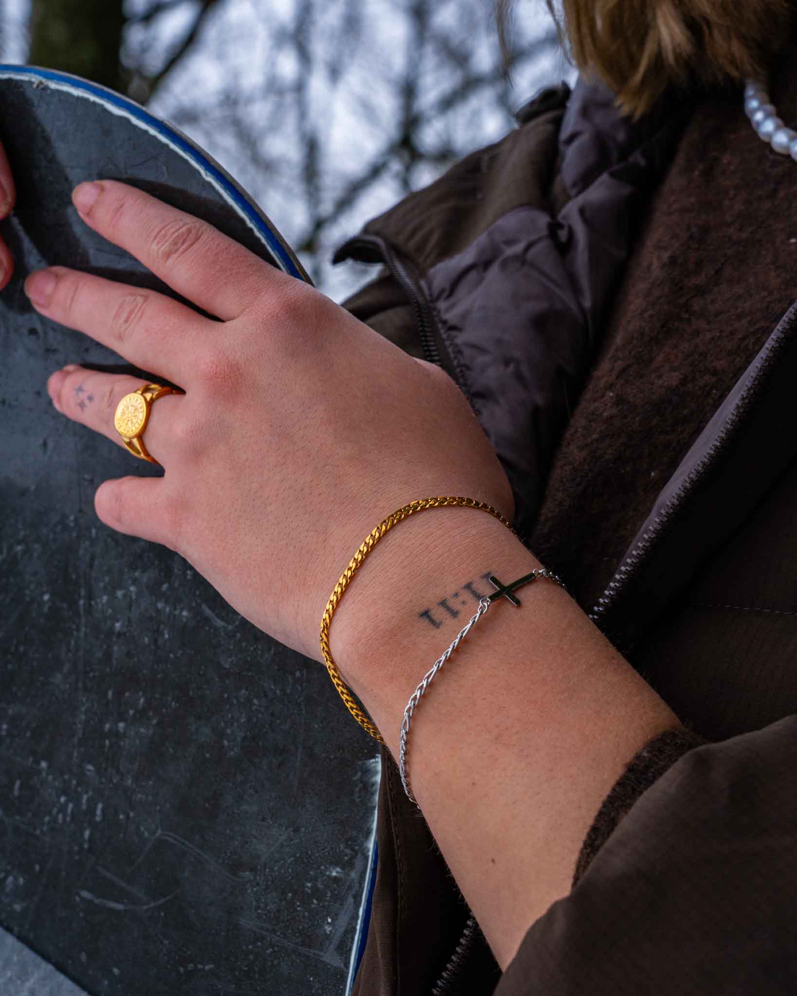 Vegvisir Chain Signature - Gold-toned ring