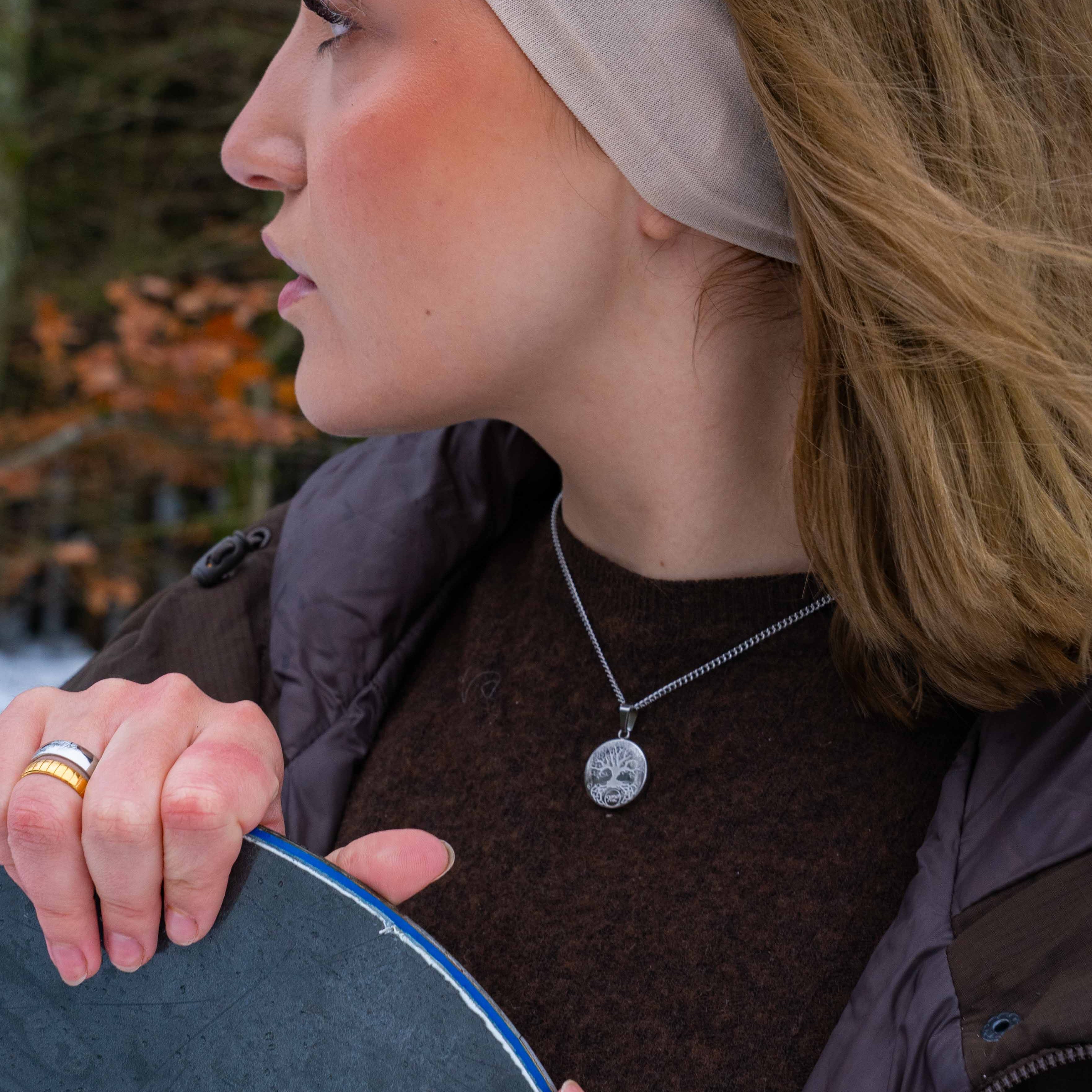 NL Yggdrasil pendant - Silver-toned