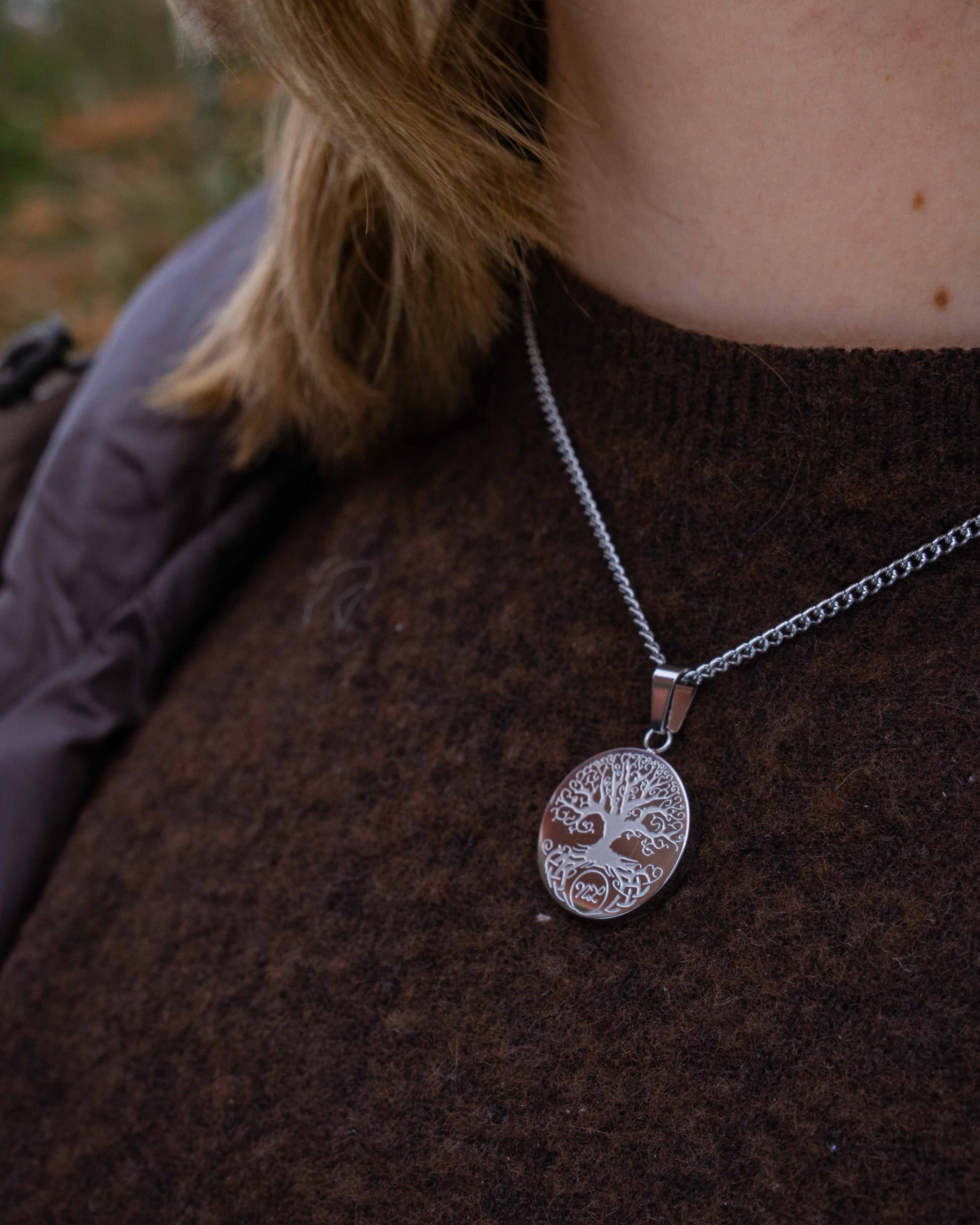 NL Yggdrasil pendant - Silver-toned