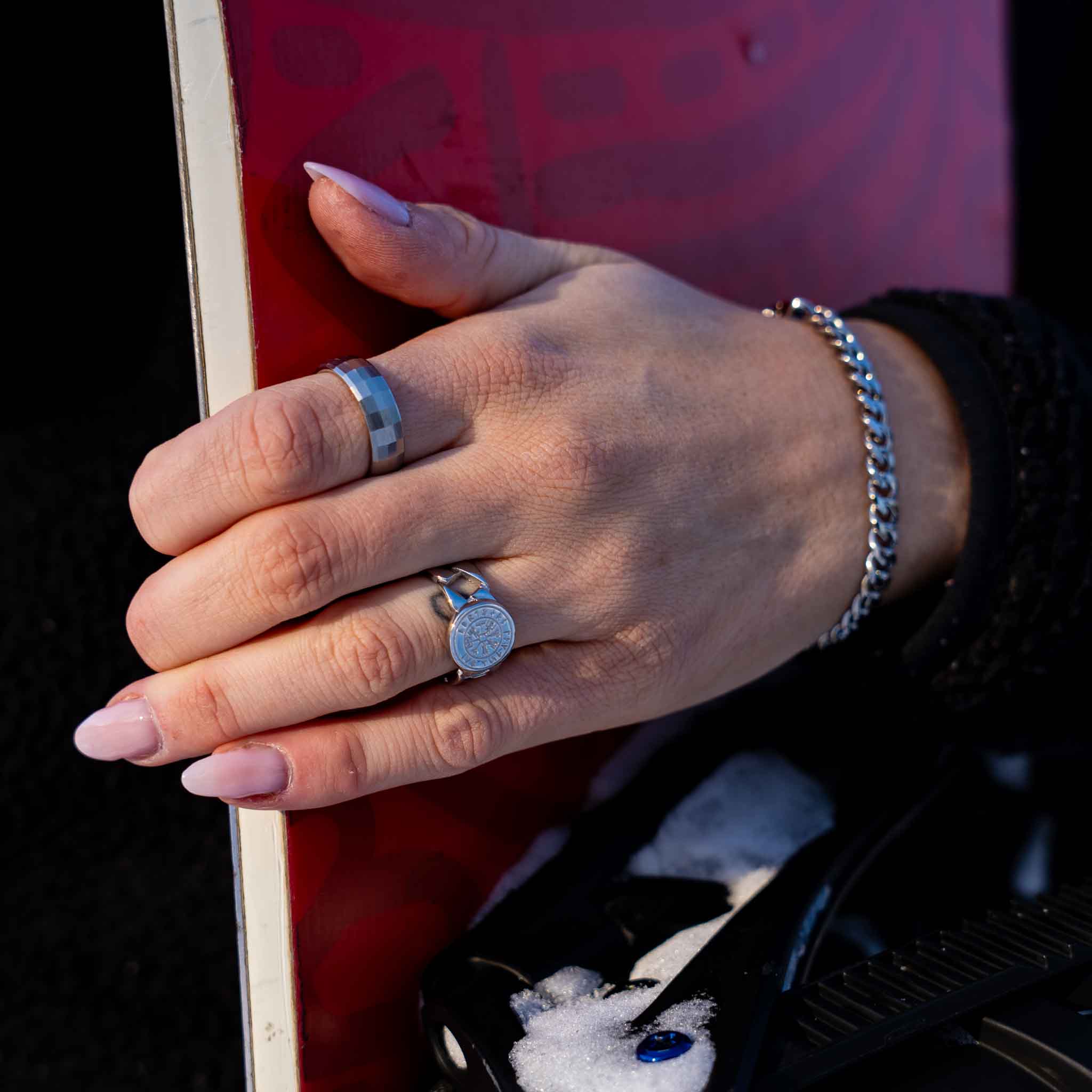 Vegvisir Chain Signature - Silver-toned ring