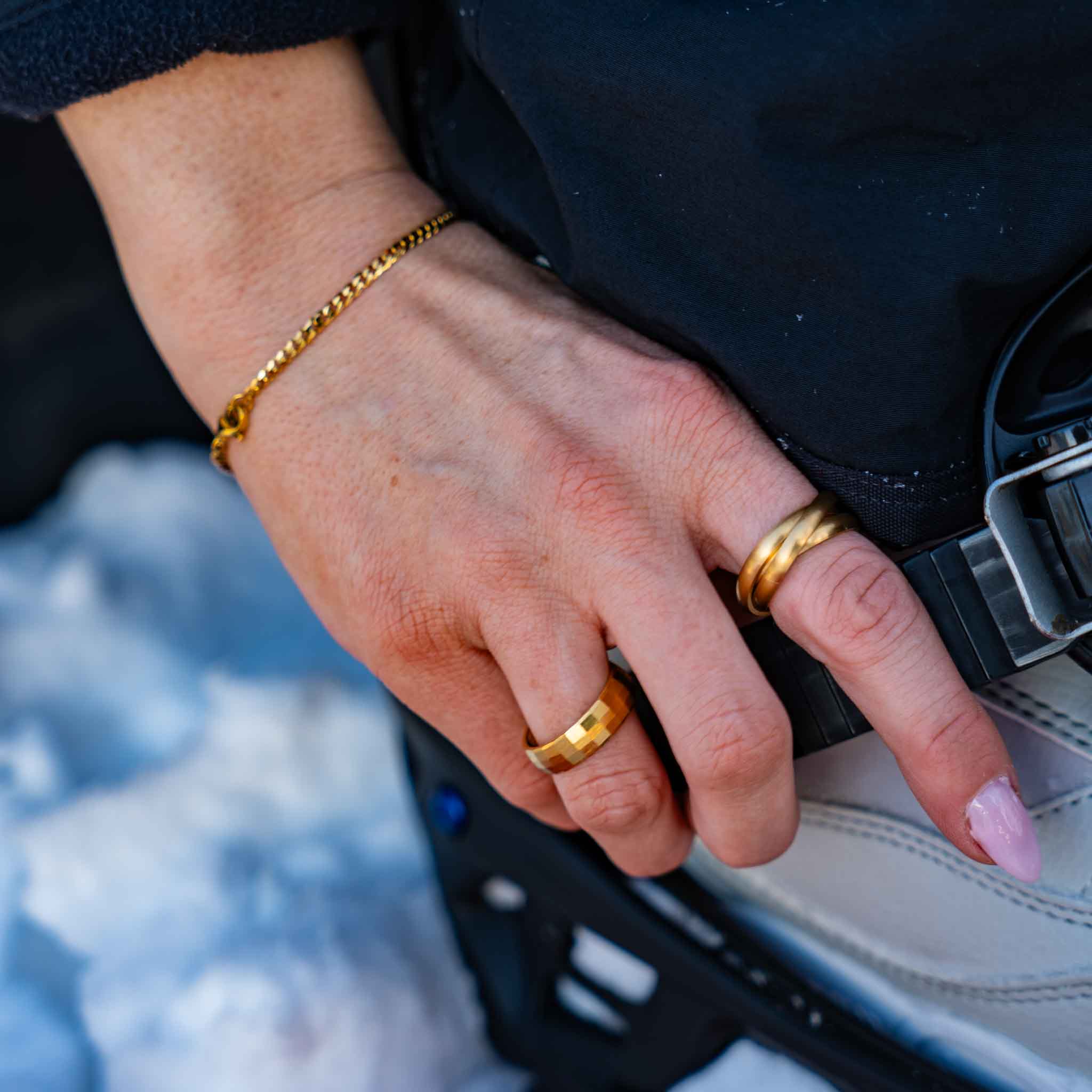 Siempre Cushion band - Gold-toned ring