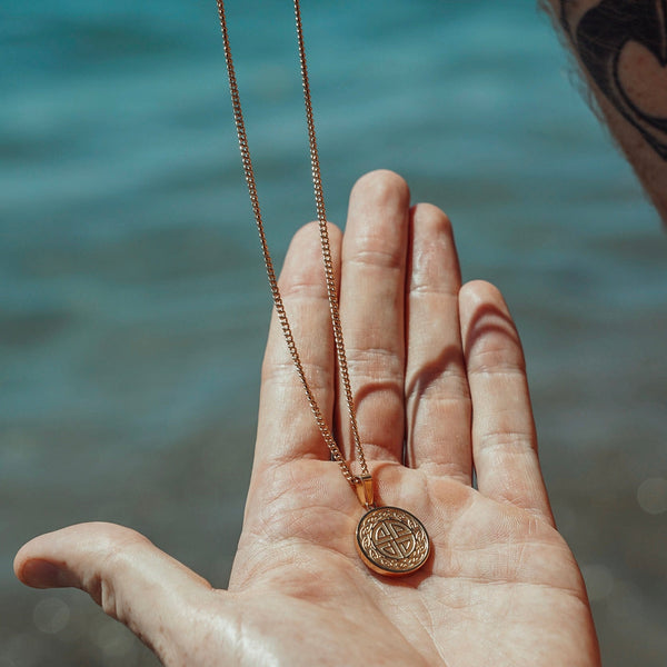 KNOT PENDANT (GOLD)