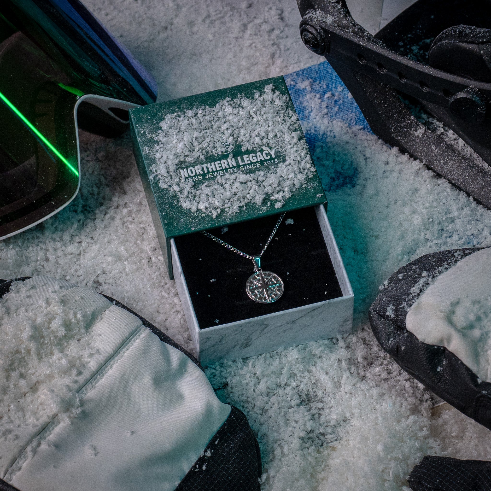 NL Compass Necklace 2.0 - Silver-toned masculine necklace