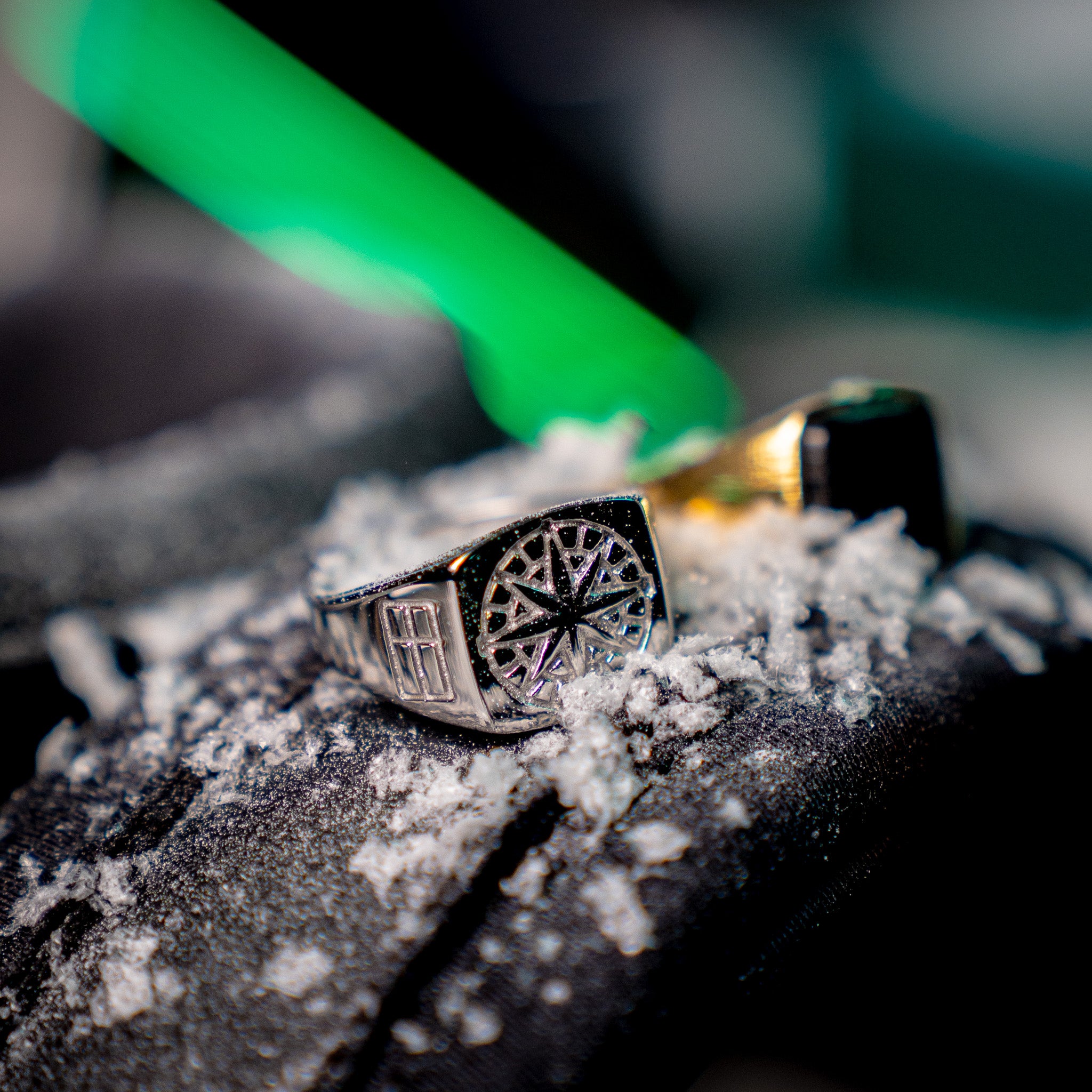 Compass Signature - Silver-toned ring