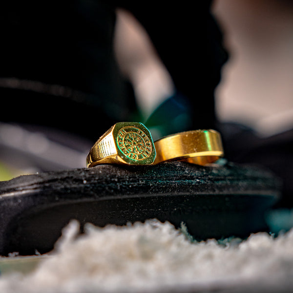 VEGVISIR SIGNATURE RING (GOLD)