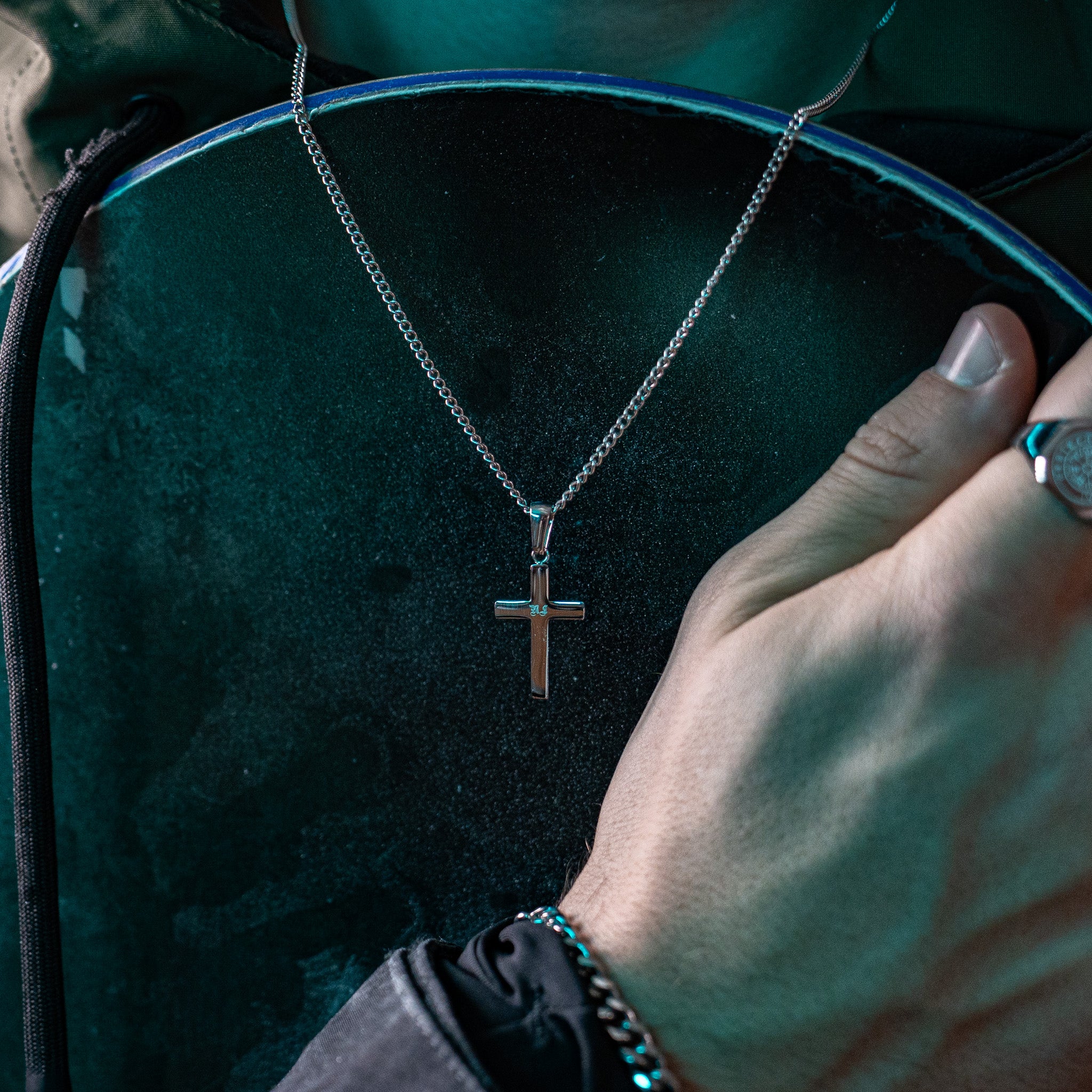 Cross chain - Silver-toned