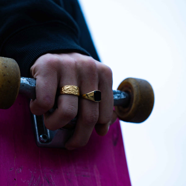 HAMMERED SIGNATURE RING (GOLD)