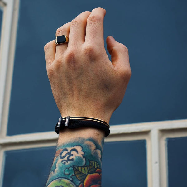 BLACK ONYX SIGNATURE RING (GOLD)