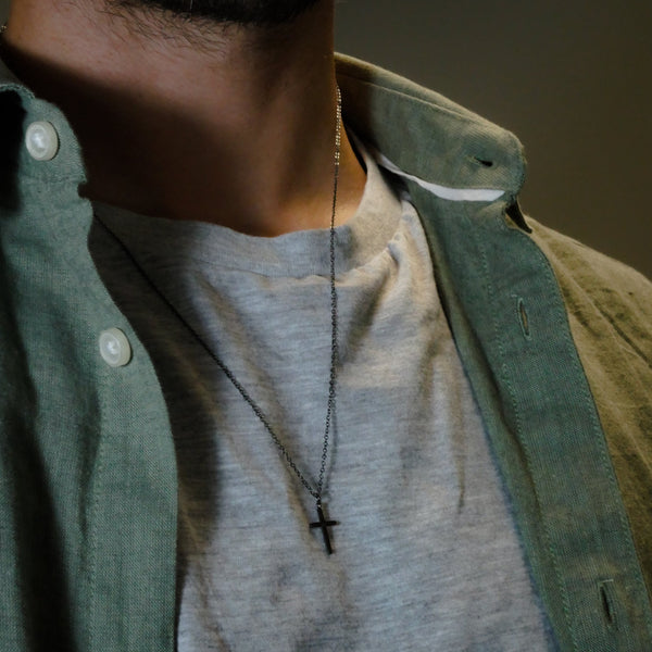 SMALL CROSS NECKLACE (BLACK)