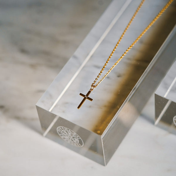SMALL CROSS NECKLACE (GOLD)