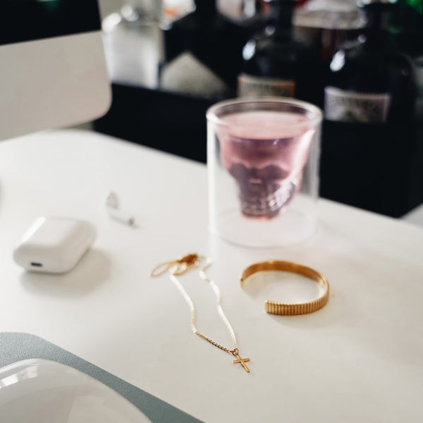 SMALL CROSS NECKLACE (GOLD)