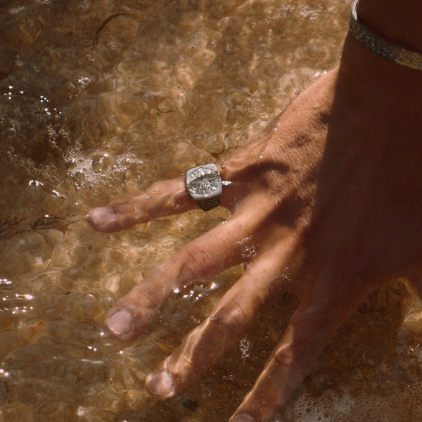 COMPASS OVERSIZE SIGNATURE RING (SILVER)