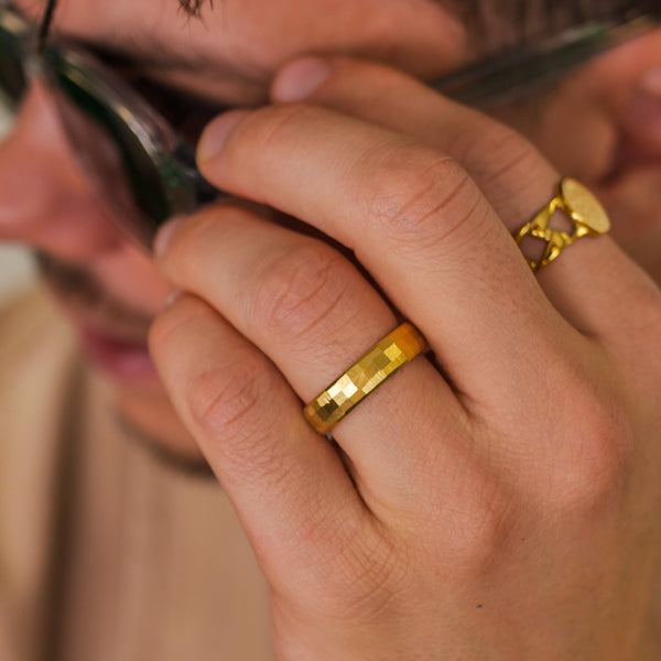 SIEMPRE CUSHION BAND RING (GOLD)