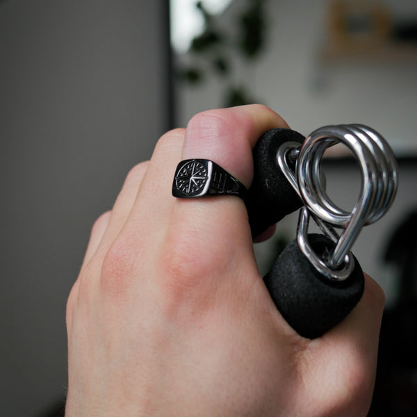 COMPASS SIGNATURE RING (BLACK)