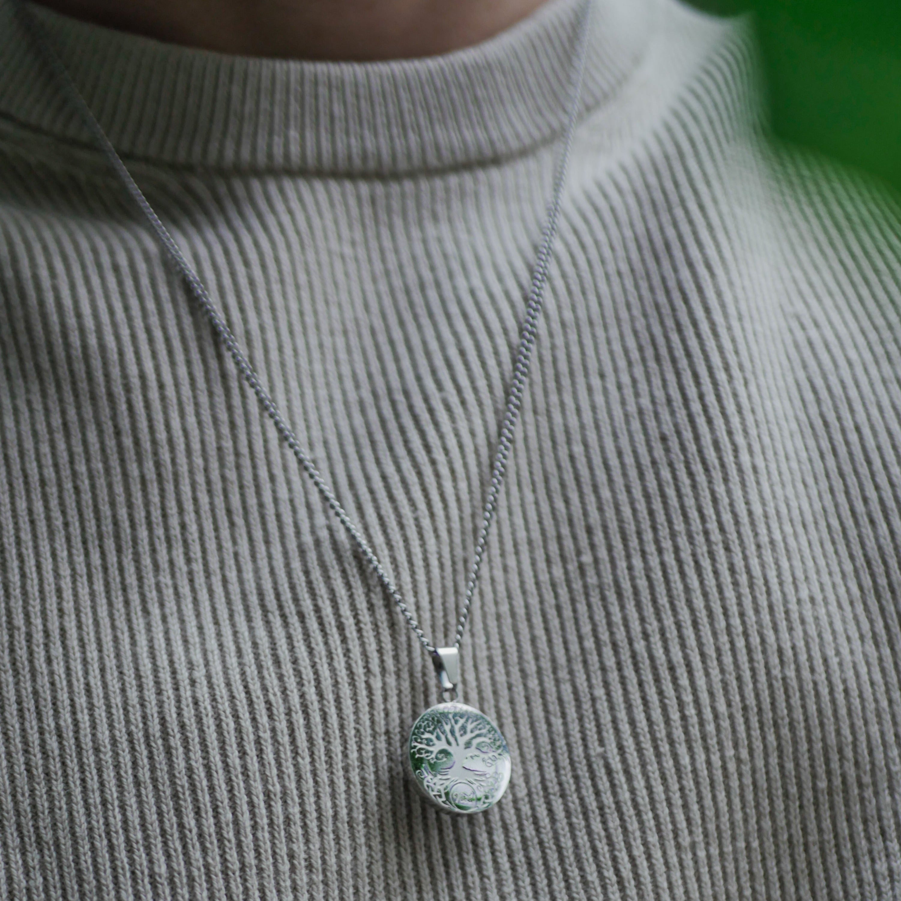 NL Yggdrasil pendant - Silver-toned