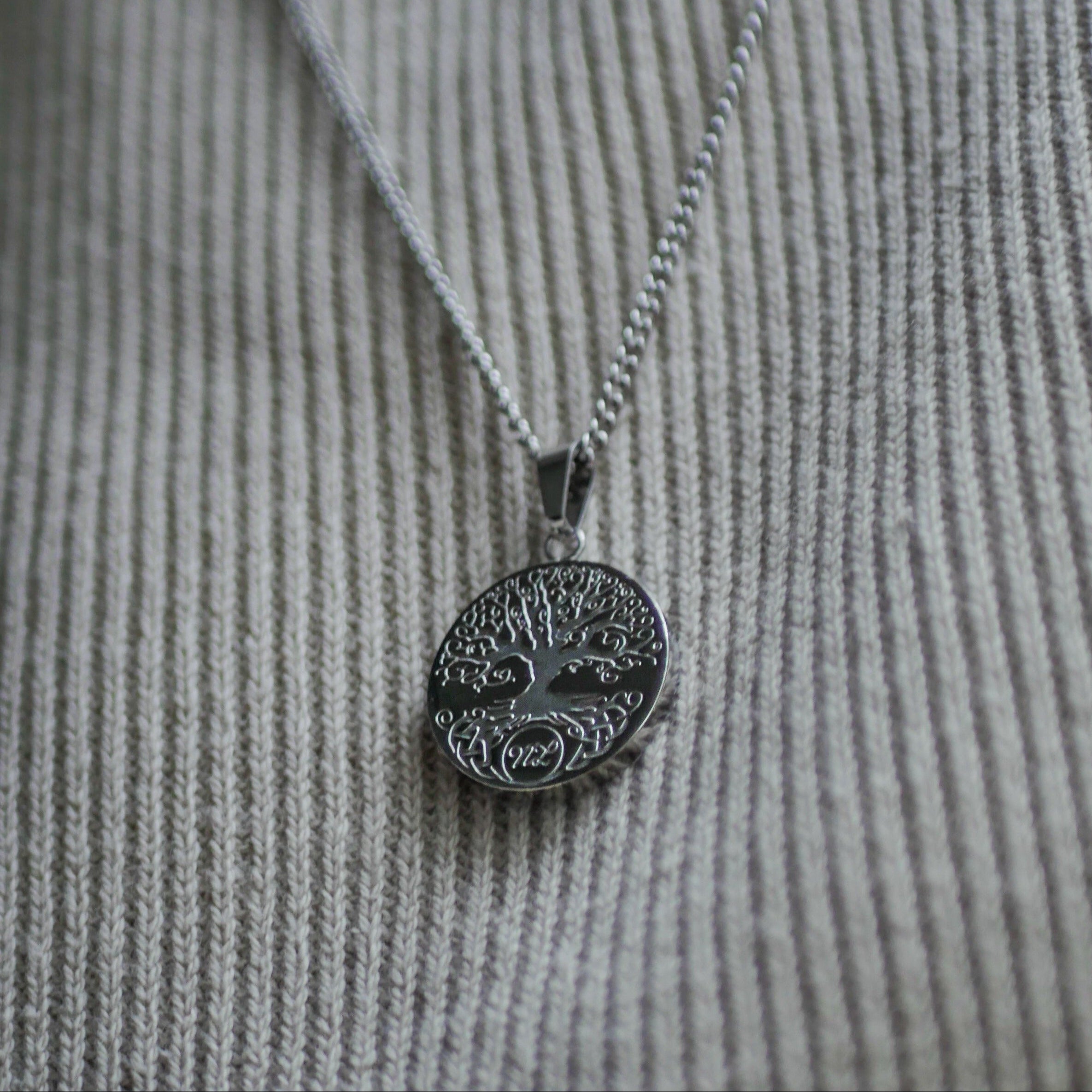 NL Yggdrasil pendant - Silver-toned