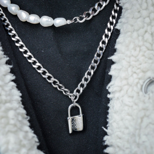 VEGVISIR LOCK PENDANT (SILVER)