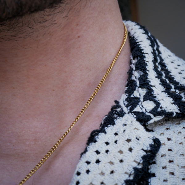 VALKNUT PENDANT (GOLD)