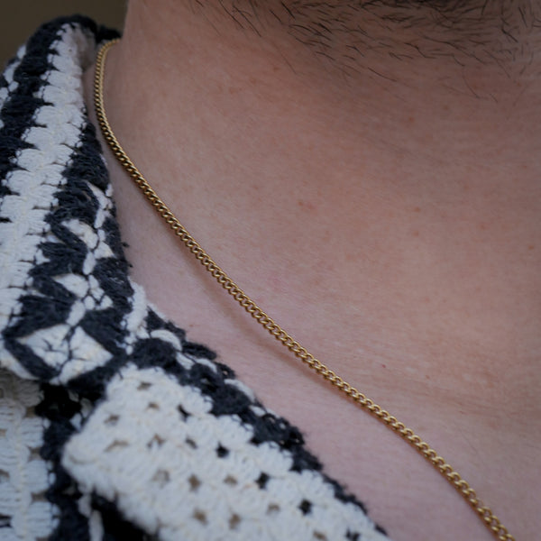 VALKNUT PENDANT (GOLD)