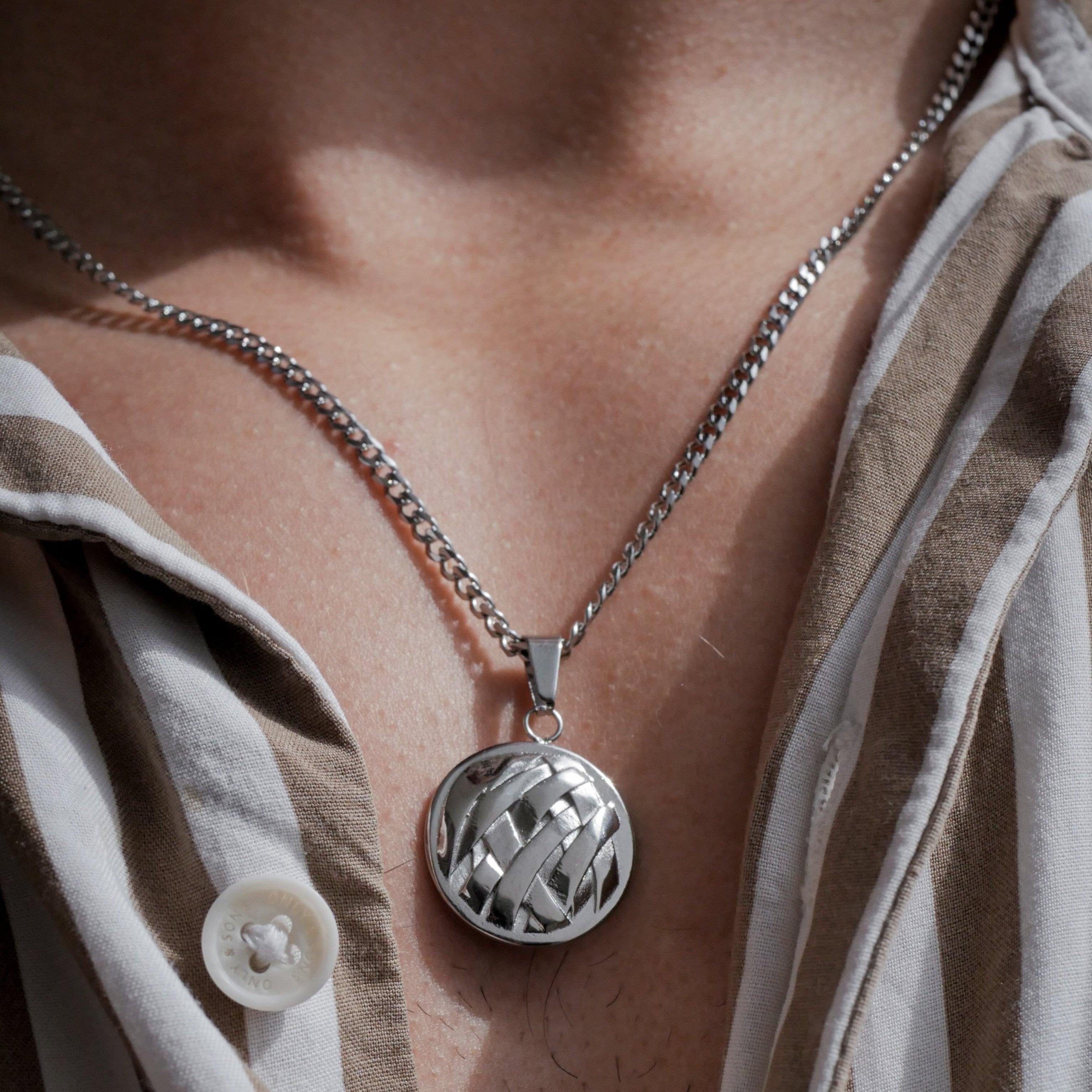 NL Armor pendant - Silver-toned