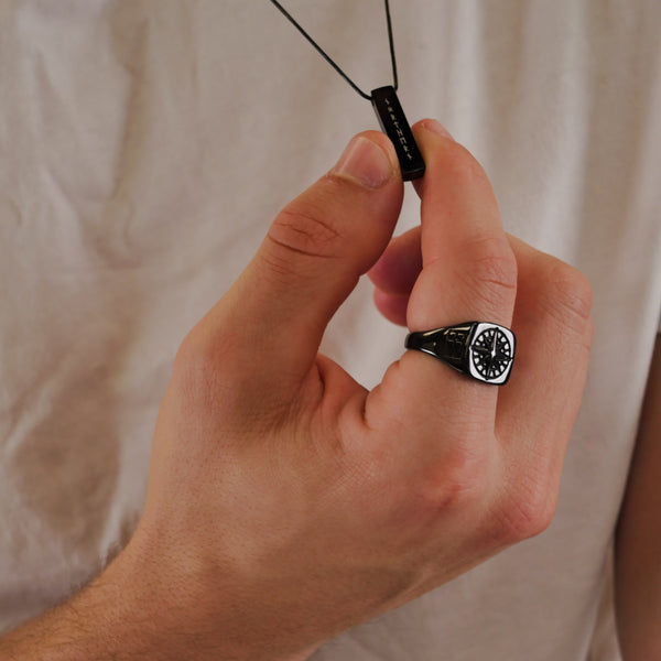 COMPASS SIGNATURE RING (BLACK)