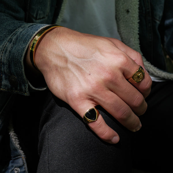 BLACK ONYX POLYGON SIGNATURE RING (GOLD)