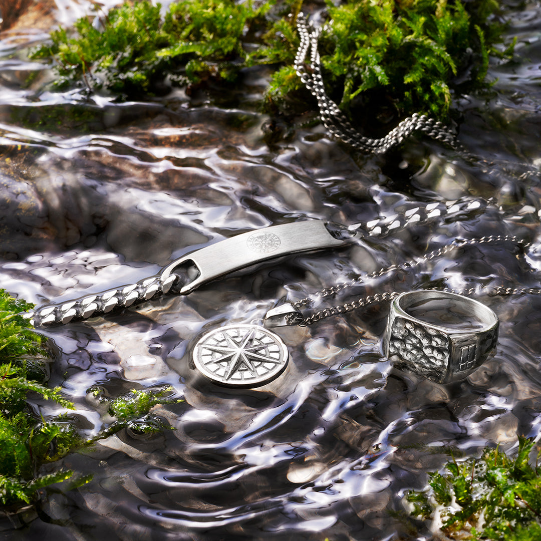 NL Compass Necklace 2.0 - Silver-toned masculine necklace