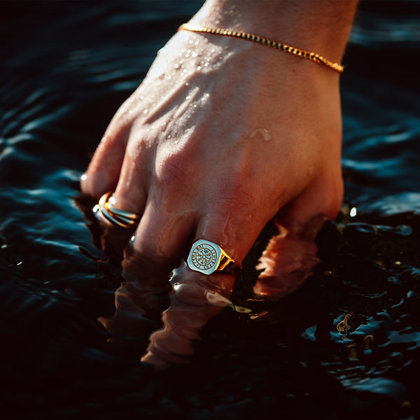 VEGVISIR SIGNATURE RING (GOLD)