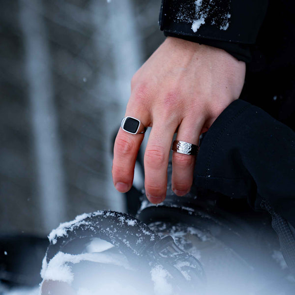 BLACK ONYX SIGNATURE RING (SILVER)