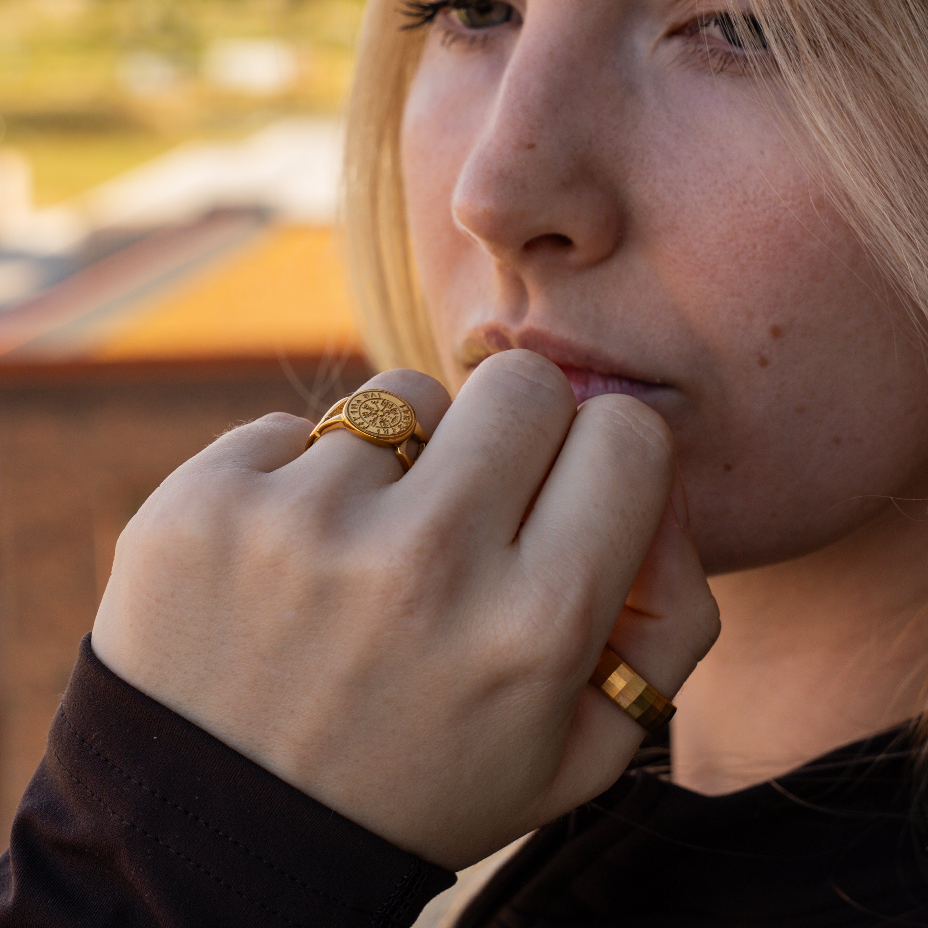 Siempre Cushion band - Gold-toned ring