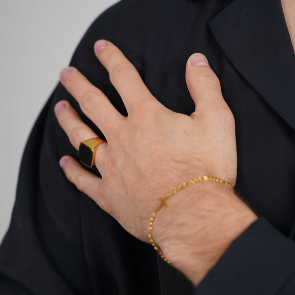 BLACK ONYX OVERSIZE SIGNATURE RING (GOLD)