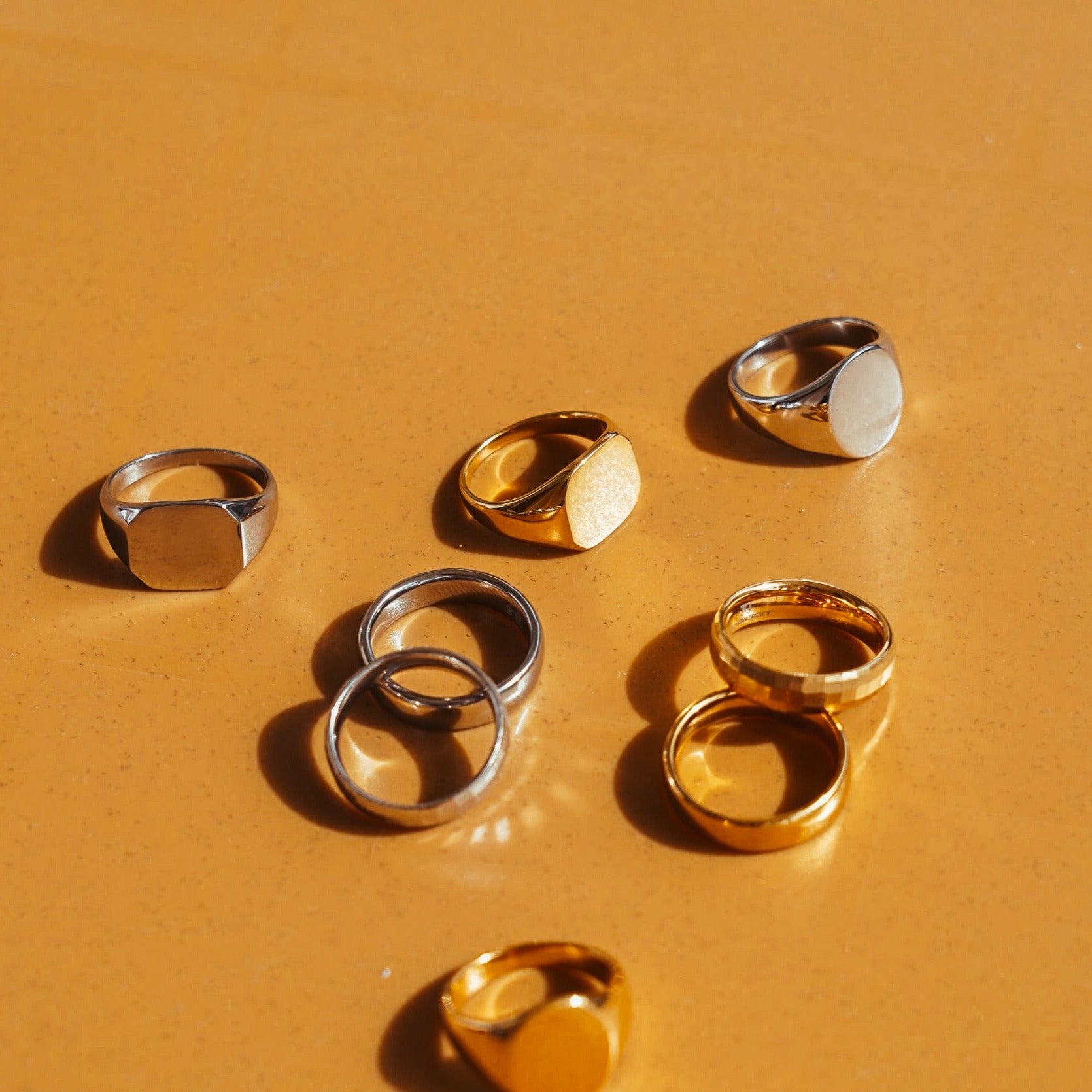 Classic Signature - Gold-toned ring